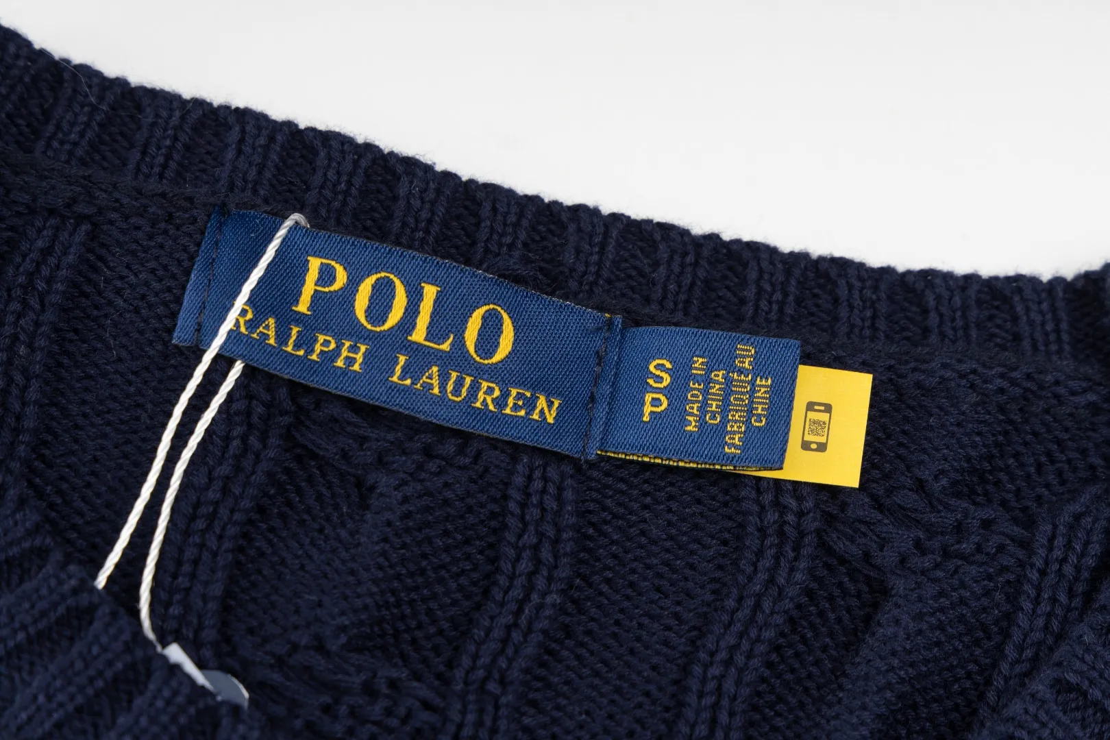 P220 #R91 RALPH LAUREN Ralph Lauren fourteen colors classic small label embroidery round neck pullover cable cardigan sweater men's top, high-density LOGO embroidery on the chest, original customization of tag accessories. Made of pure cotton yarn, pure cotton is skin-friendly and comfortable, small label war horse embroidered twist button round neck sweater 🐎 high quality, follow the blogger to learn how to wear it! Let’s buy a Ralph Lauren cable sweater. It’s a super hard-to-find series after it became popular. It’s hard to find one on the official website. It’s simple and practical to wear, with a lazy and loose feel. The thickened fabric has more texture, feels soft and delicate, and has a loose fit. Whether worn alone or layered, you can wear different styles of fashion with just one piece!   Size：XS S M L Sleeve length: 59/60/61/62/63